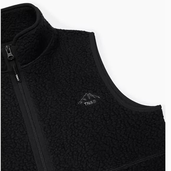 NWT Aritzia TNA Bigfoot Polar Everest Vest in Black - Picture 8 of 12